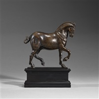 TROTTING HORSE