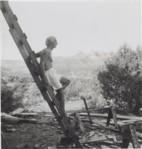 Max Ernst auf einer Holzleiter, Sedona,..., 1946 Max Ernst auf einer Holzleiter, Sedona,..., 1946