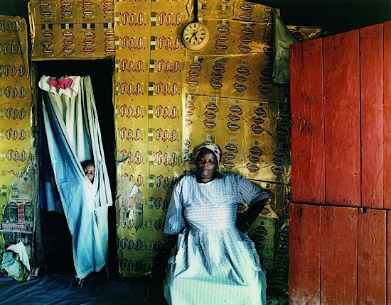 Intérieur, Afrique du Sud by Zwelethu Mthethwa on artnet Intérieur, Afrique du Sud by Zwelethu Mthethwa on artnet