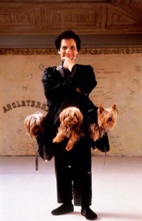 Azzedine Alaïa avec Patapouf, Barouf et..., 1989 Azzedine Alaïa avec Patapouf, Barouf et..., 1989