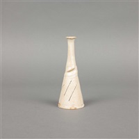 WHITE VASE