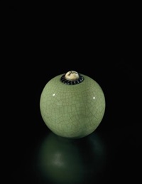 Lidded pot with carved stopper, 1925 Lidded pot with carved stopper, 1925