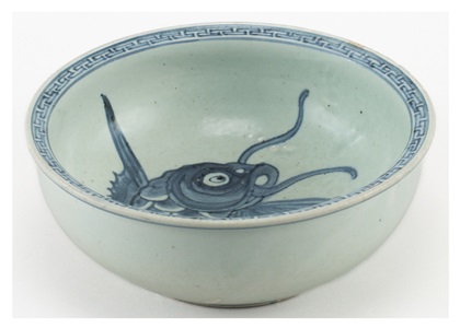 a lee dynasty blue-and-white plate with carp patterns