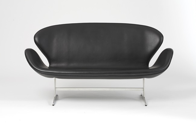 Swan Sofa By Arne Jacobsen On Artnet Swan Sofa By Arne Jacobsen