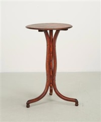 A drawing room table, model number 946,..., 1902