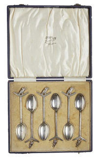 A BOXED SET OF STERLING SILVER TEASPOONS BY W J... A BOXED SET OF STERLING SILVER TEASPOONS BY W J...