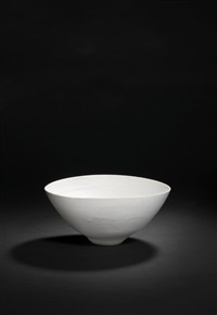 A circular stoneware bowl, 1970–1979