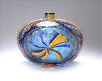 Contrasto Vase