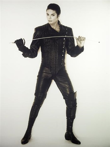 herb-ritts-portrait-of-michael-jackson-in-fencing-attire.jpg