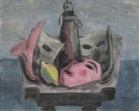 Stilleben mit Masken und Flasche