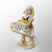 Una statuina raffigurante una bambina in costume Una statuina raffigurante una bambina in costume