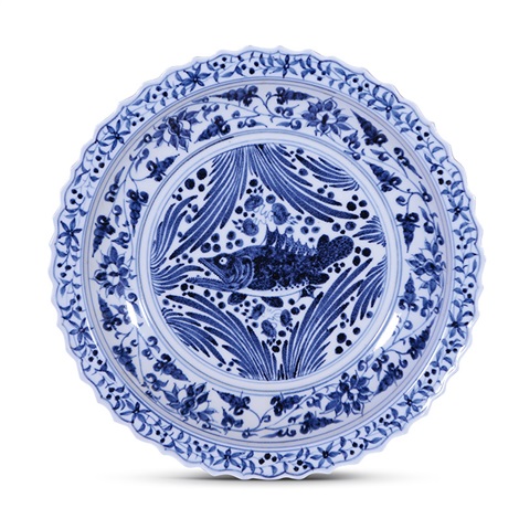 元青花鱼藻纹菱口瓷盘yuan Blue And White Fish And Algal Ridge Porcelain Plate On Artnet