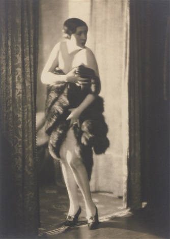 nude in shoes