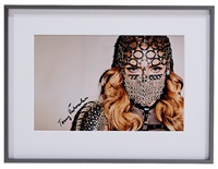 Madonna mit Kettenmaske (für Harper’s Bazaar), 2013