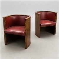 A PAIR OF CLUB / RESTAURANT CHAIRS A PAIR OF CLUB / RESTAURANT CHAIRS