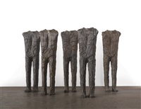 magdalena abakanowicz 12 seated figures