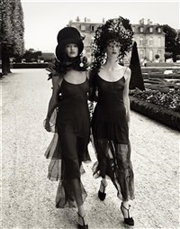Walking in Paris, Linda Evangelista &..., 1992