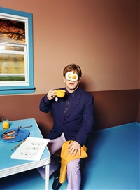 Elton John: Egg on His Face, 1999