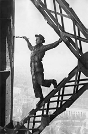 Peintre de la Tour Eiffel, Paris by Marc Riboud