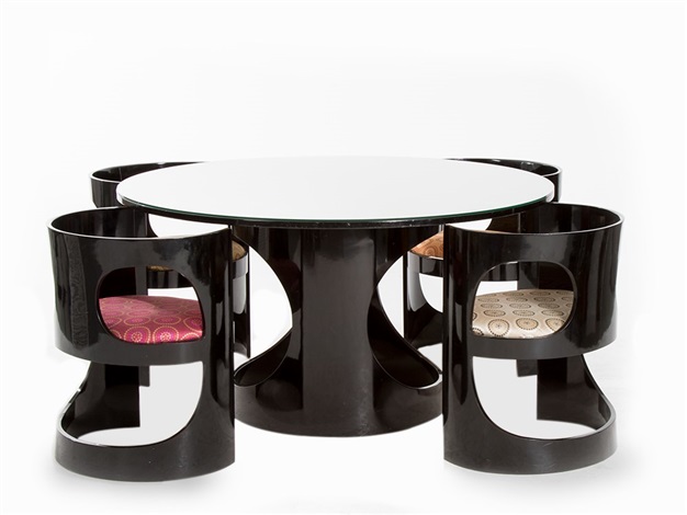Table with 5 chairs Pre pop by Arne Jacobsen on artnet