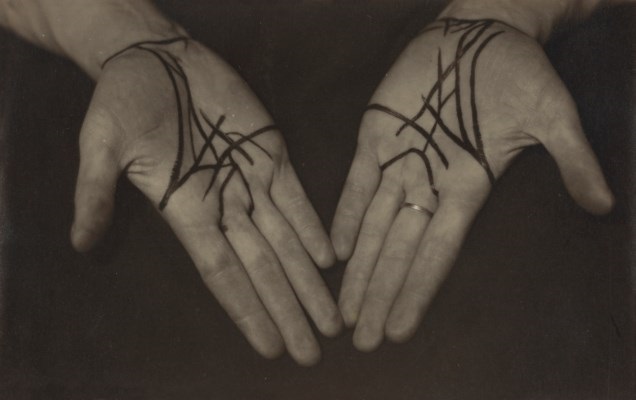 mains de robert desnos (l'étoile de mer) by man ray