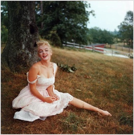 sam-shaw-marilyn-monroe-barefoot-in-white-lace-2.jpg