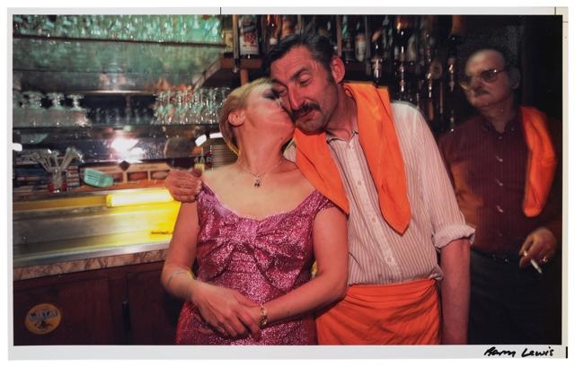 In Einer Bar By Barry Lewis On Artnet in-einer-bar-by-barry-lewis-on-artnet
