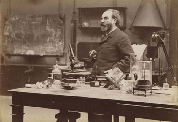 ஆகஸ்ட் 16- காபிரியேல் லிப்மன் பிறந்த தினம்  Nobel laureate Gabriel Lippmann, who pioneered color photography based on the interference effect - https://bookday.in/