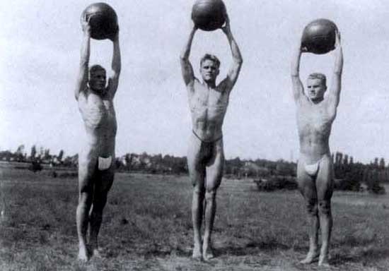 Drei Männer mit Medizinball by Gerhard Riebicke on artnet