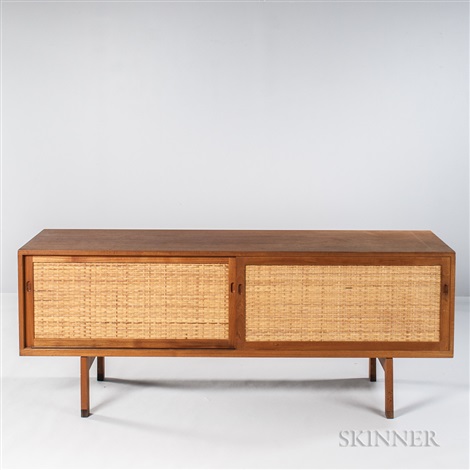 Hans discount wegner sideboard