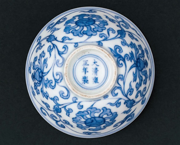 清雍正青花缠枝花卉纹杯on artnet