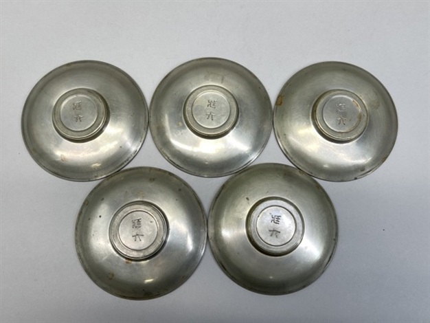 秦蔵六造錫茶托5客（共箱） by Hata Zoroku on artnet