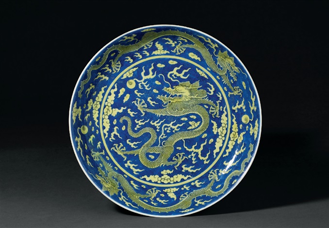 A blue and white 'dragon' bowl, China for the Vietnamese