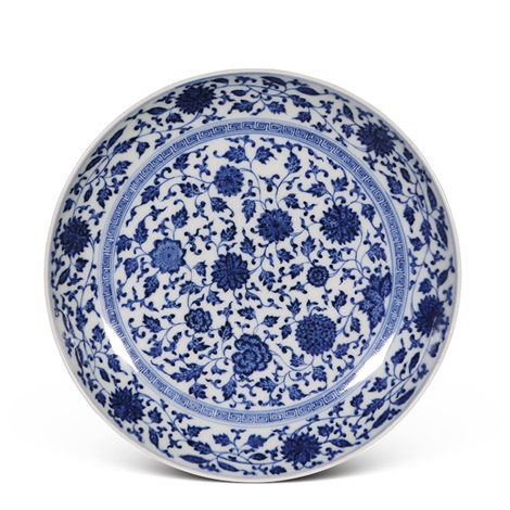 清乾隆青花缠枝莲盘Qing Dynasty Qianlong Blue and White Tangled