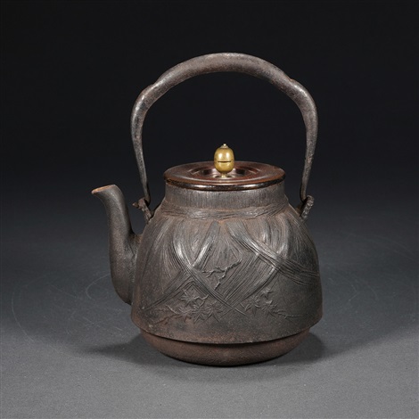 Ryubundo Iron Kettle Pot in the Shape of Chinese Bronze Ware