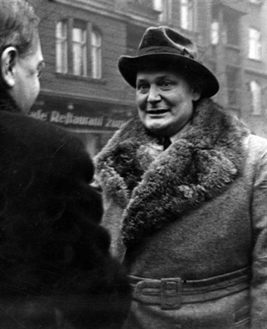 Hermann Göring Arriving at Charlottenburg Station, Berlin ...