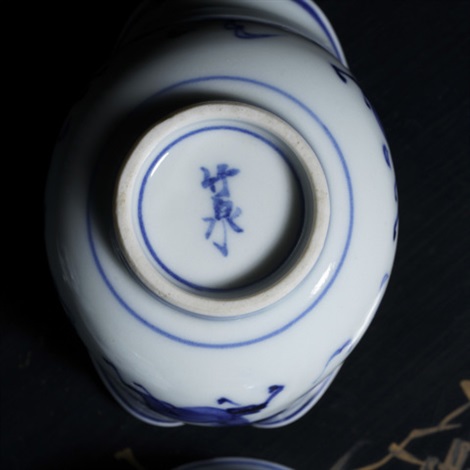 昭和1926-1989·四代三浦竹泉作青花飞马纹茶具一套六件by Miura