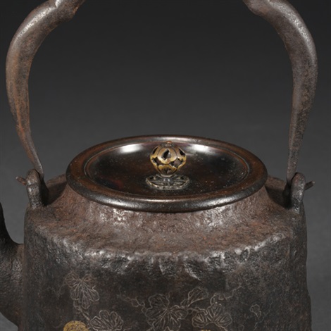 明治1868-1912·龙文堂造错金银三弯把铁壶by Ryubundo (Co.) on