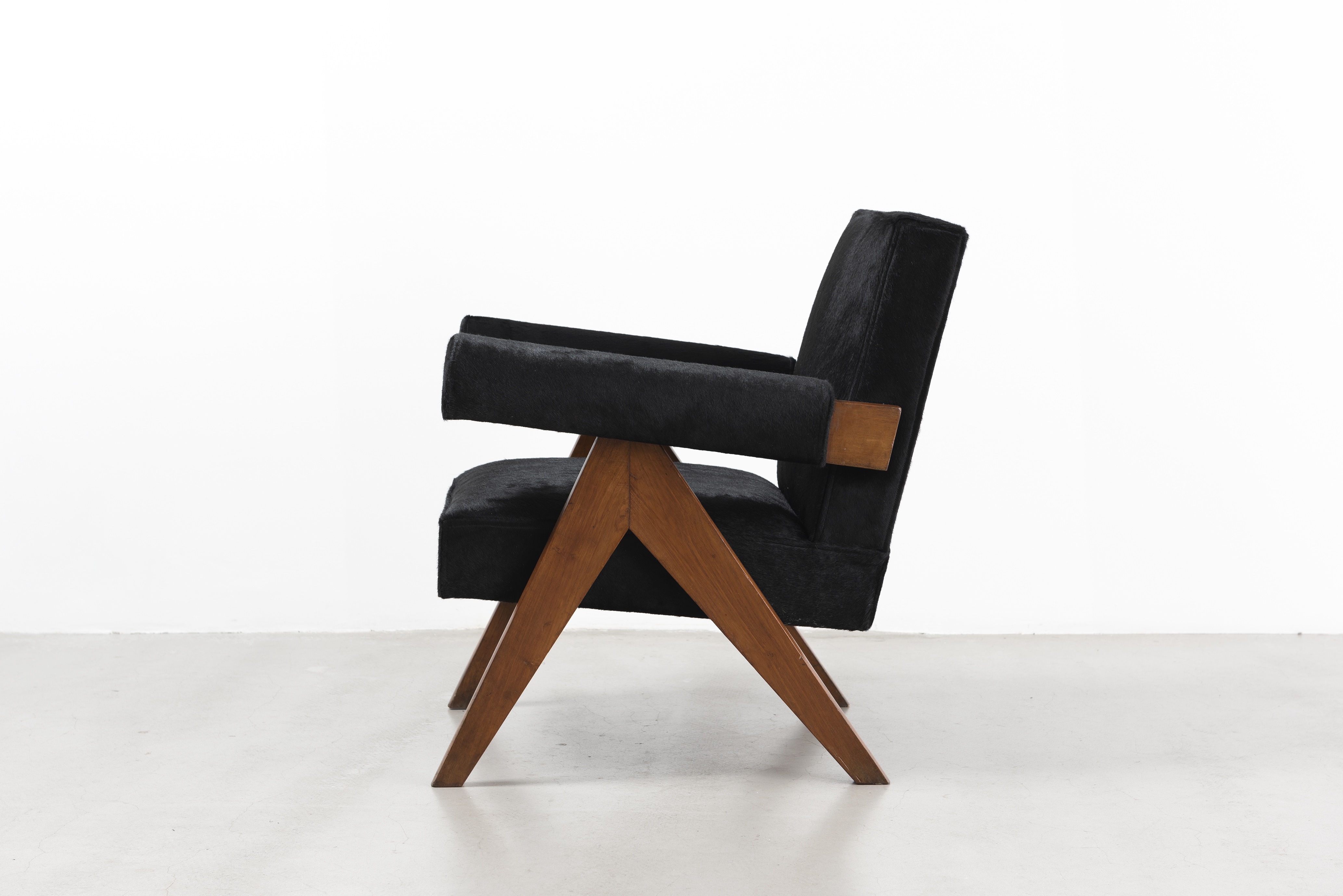 Easy armchair pierre jeanneret deals